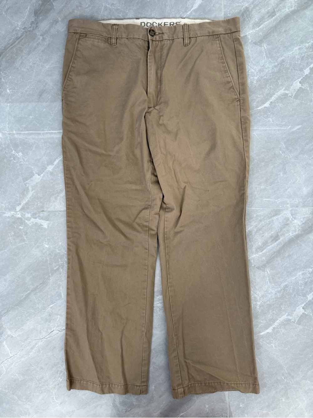 Men’s Dockers D3 Classic Fit Chino Khaki Flat Front Pants Casual Work 36 x 30